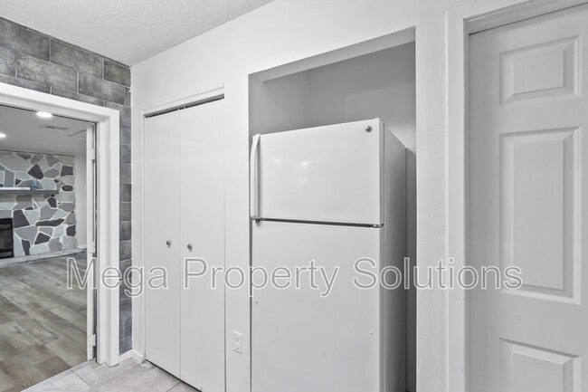 Building Photo - 15208 Omaha St