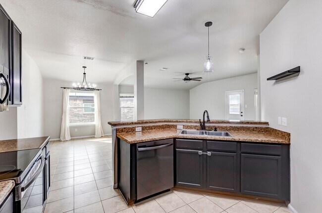 Building Photo - 6113 Bridgewood Dr