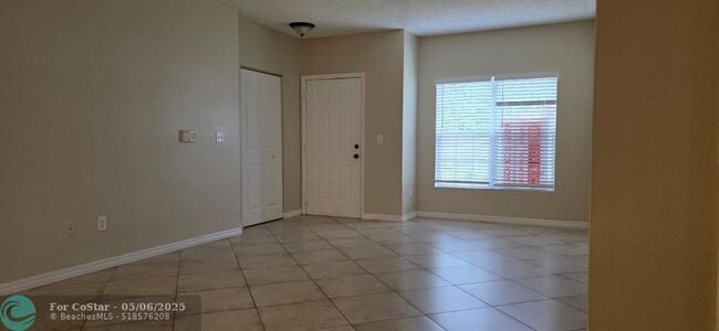 Building Photo - 10366 Fox Trail Rd S