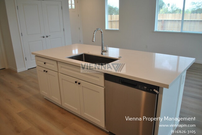 Building Photo - 525 Fox Hunt Wy