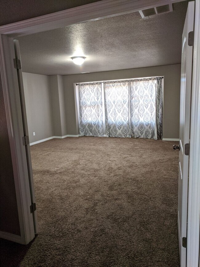 Building Photo - Open layout two-story home