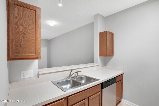 Building Photo - 624 Southbranch Dr