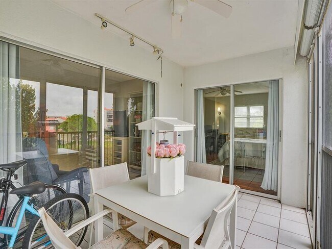 Building Photo - 2208 S Cypress Bend Dr