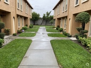 Building Photo - Spacious Townhome in Desirable Fairfield Area