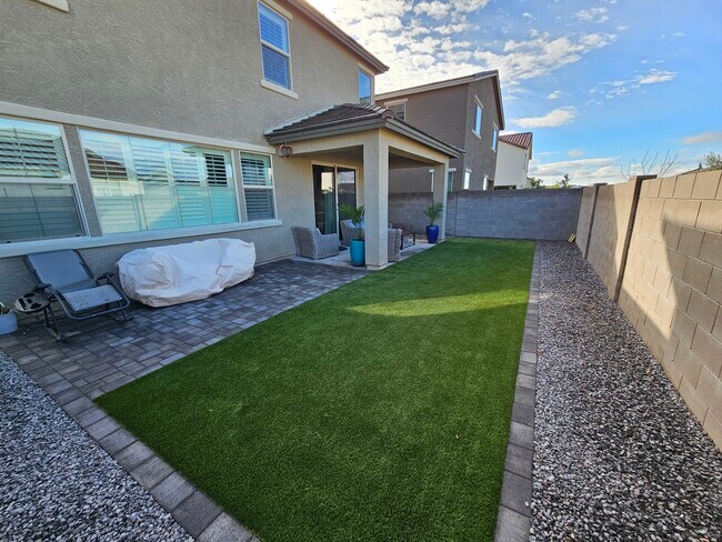 Building Photo - 880 S 150th Dr