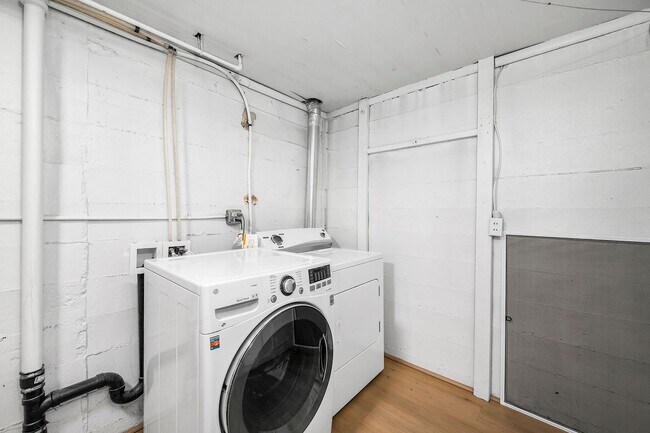 Building Photo - 2BD, 2BA Wellshire Home with Finished Basement and Attached 1-Car Garage