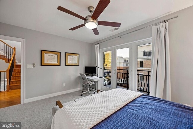 Building Photo - 900 Valencia Ct