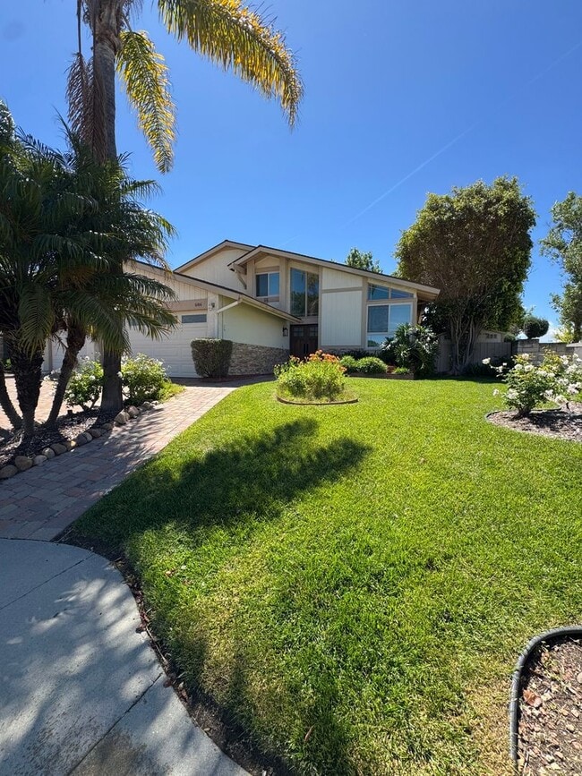 Building Photo - Light-Filled Home with Resort-Style Backyard in Thousand Oaks