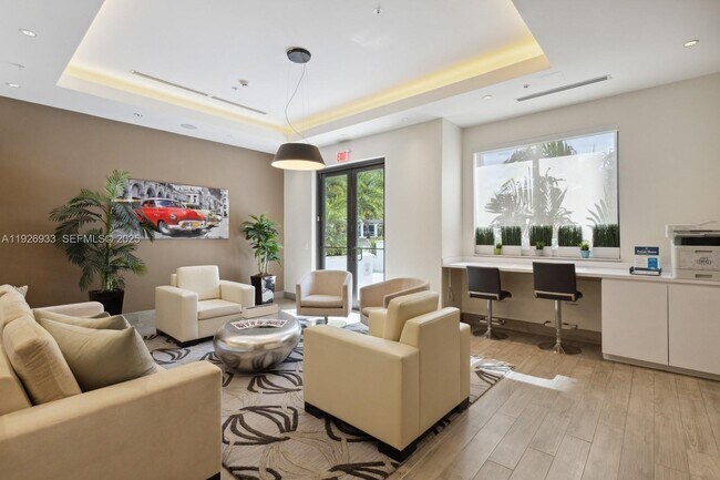 Building Photo - 999 SW 1st Ave