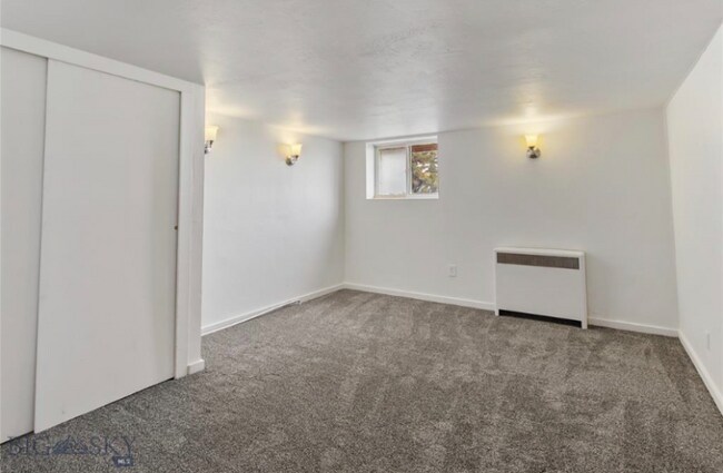 Building Photo - 23 E La Platte St