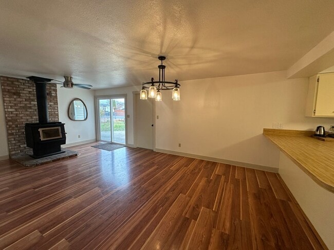 Building Photo - Vintage Character, Modern Finishes! Spacio...