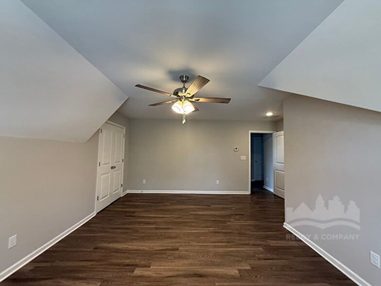 Building Photo - 40 Blue St