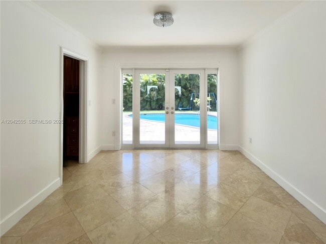 Building Photo - 4409 Monserrate St
