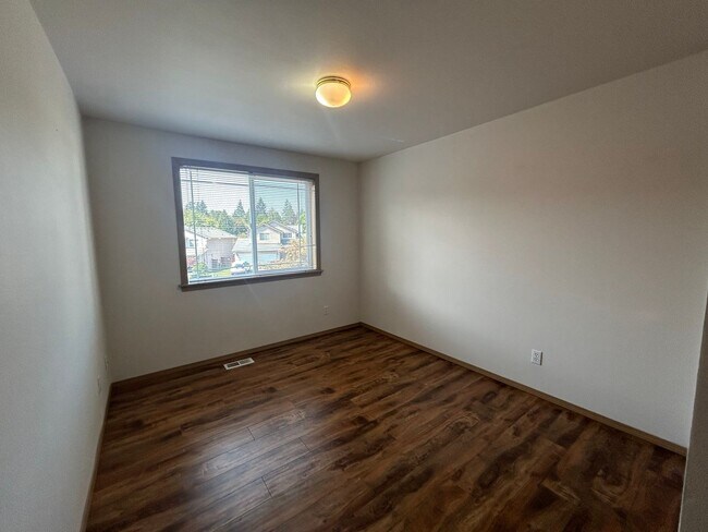 Building Photo - Beautiful 4 bd 3 bath w/ 2-car Garage Home...