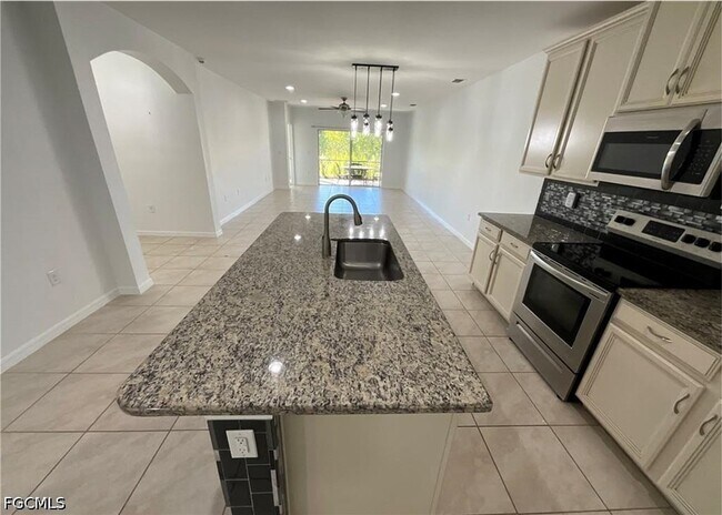 Building Photo - 4369 Dutchess Park Rd