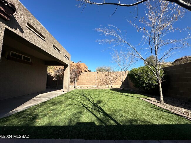 Building Photo - 6258 W Yew Pine Way