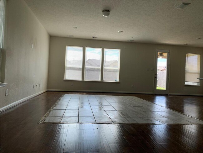 Building Photo - 15815 Copper Oak Ln