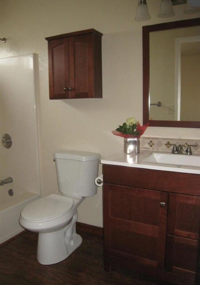 Building Photo - Coming Soon! 2 bed 2 bath Windsor Townhouse!