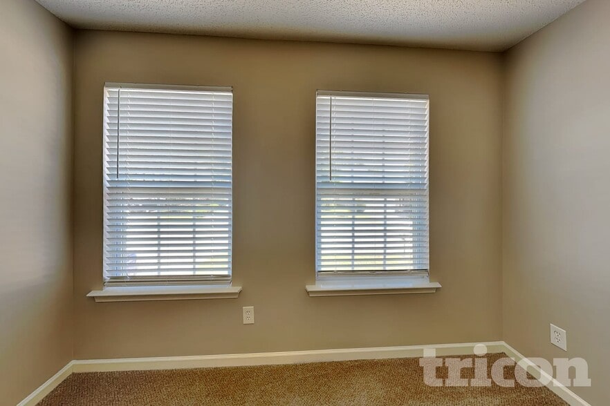 Building Photo - 2208 Ballingarry Dr
