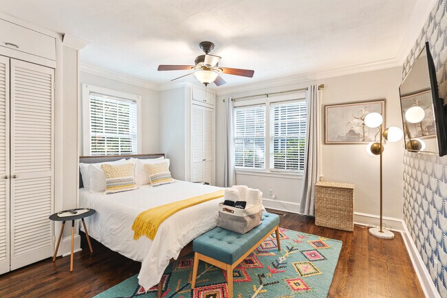 Building Photo - 919 Gilbert St SE