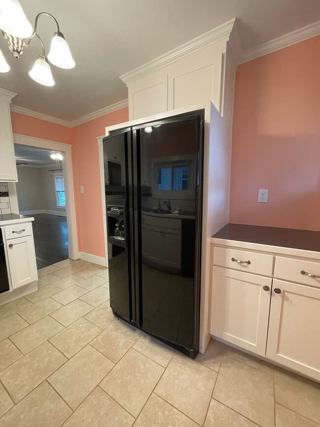 Building Photo - 2 Bedroom Near ESU!
