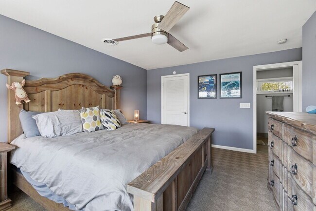 Building Photo - Charming 3-Bed Oasis with Scenic Waterfront Views and Pool 15 minutes from Downtown Nashville