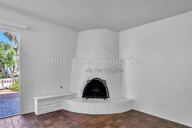 Building Photo - 325 Rosemont St