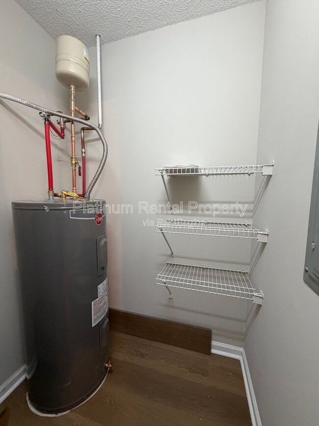 Building Photo - 209 Briarwood Dr
