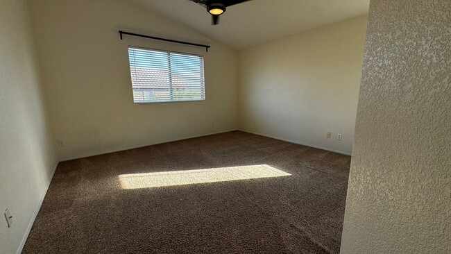 Building Photo - Charming # bedroom 2.5 Baths home for rent