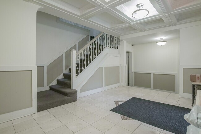 Building Photo - 4706 N Beacon St