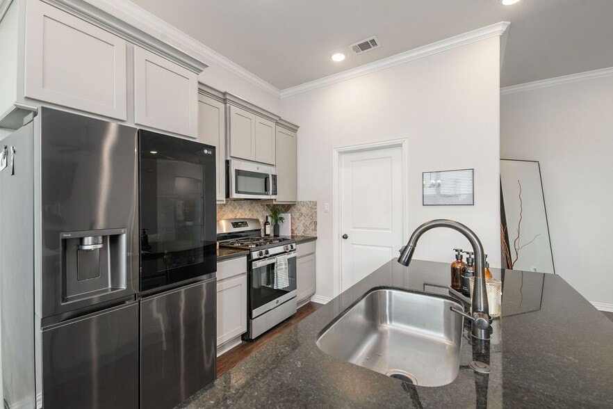 Building Photo - 5903 Eldora Dr