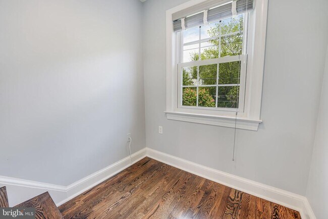 Building Photo - 1408 Foxhall Rd NW