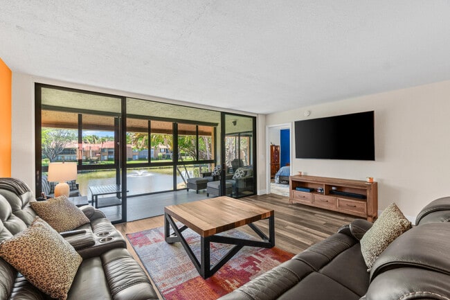 Primary Photo - 11255 Green Lake Dr