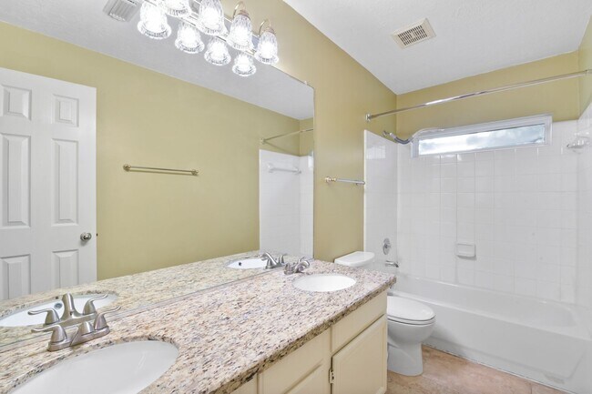 Building Photo - Freshly Painted Beauty with Spacious Outdo...