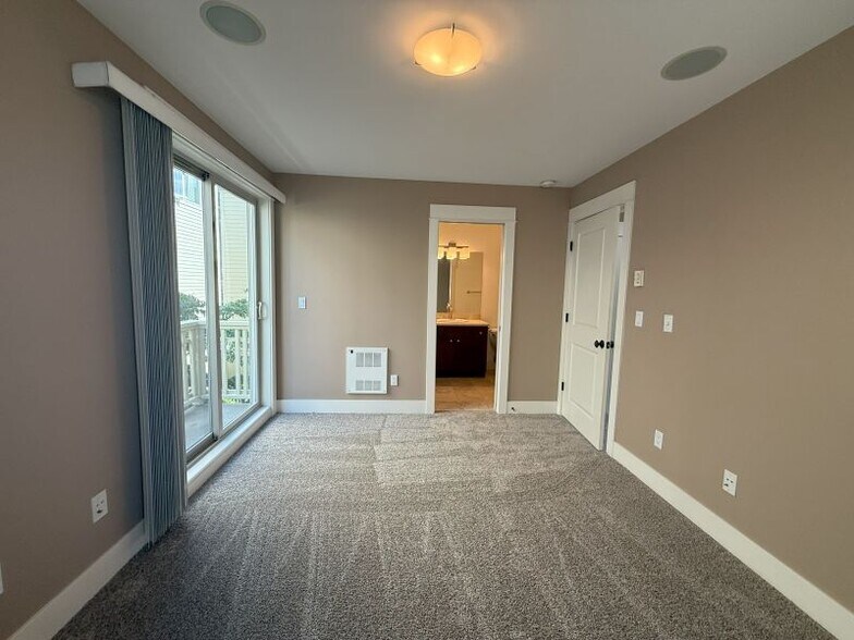 Building Photo - 2819 14th Ave W