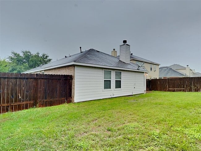 Building Photo - 7702 Summer Dale Dr