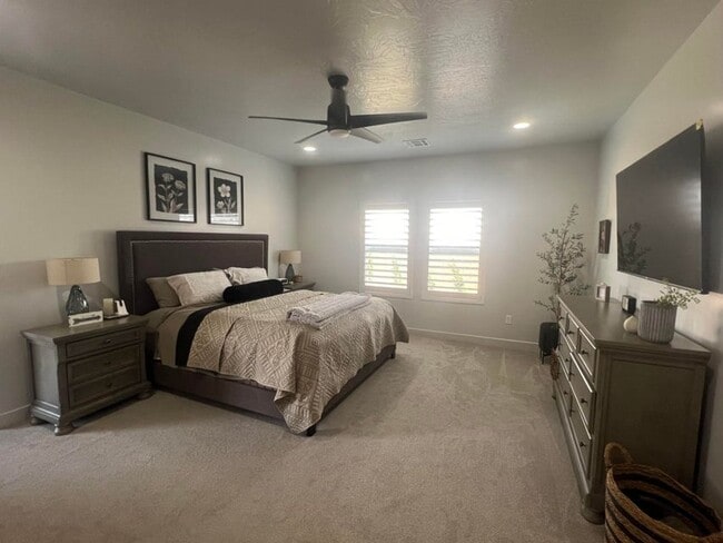 Building Photo - Stunning 4 Bedroom Home!