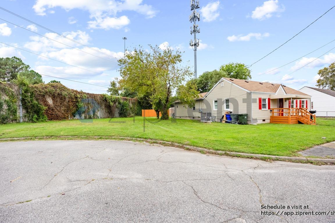 Building Photo - 641 Gladstone Rd