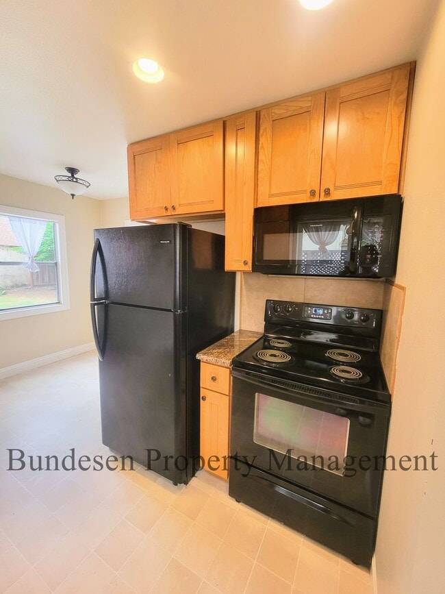 Building Photo - Charming 2 bedroom with vintage appeal