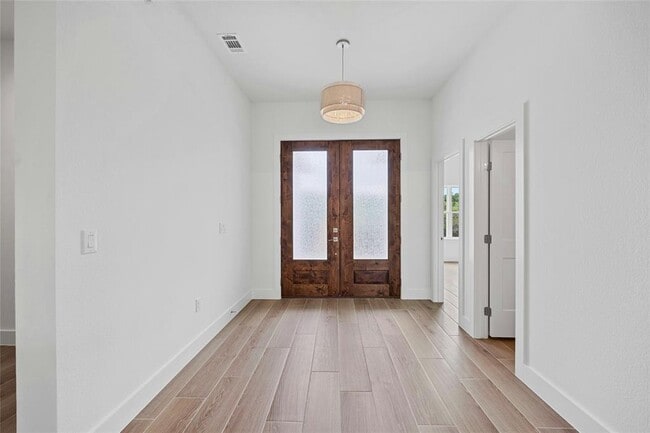 Building Photo - 2801 Wilson Ave