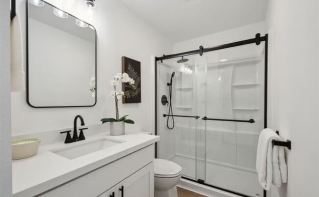 Building Photo - Beautifully Renovated 1 Bed, 1 Bath Home w...