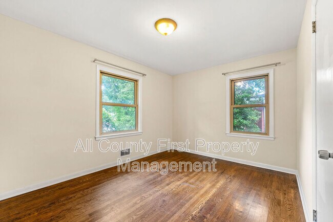 Building Photo - 2461 Fontaine Cir