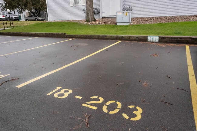 Building Photo - Aurora - 2 Bedroom 2 Bath Condo - Garage, ...