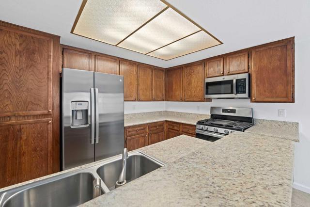 Building Photo - 337 N Melrose Dr