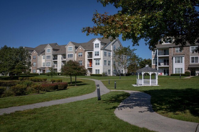 Building Photo - 313 Charles Pond Dr