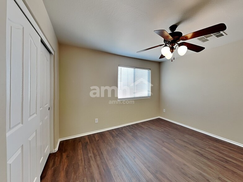 Building Photo - 2422 W Hunter Ct