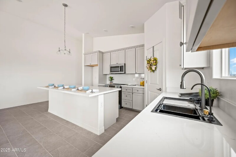 Building Photo - 38167 W San Juan Ave