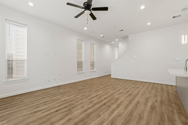 Building Photo - 1113 Highland Square Ln