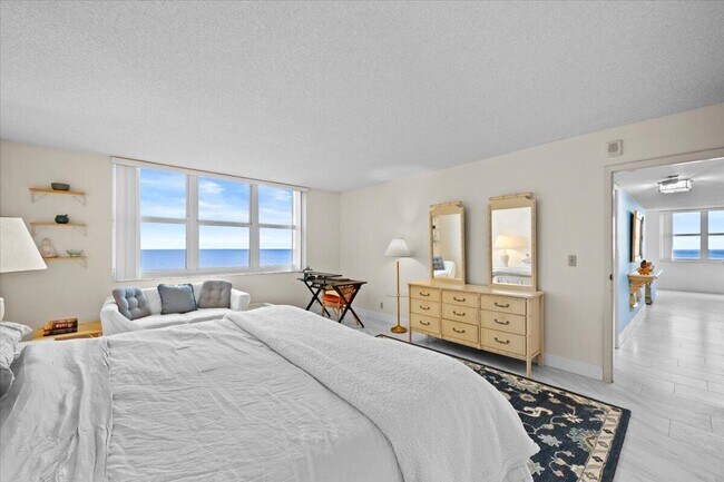Building Photo - 5440 N Ocean Dr