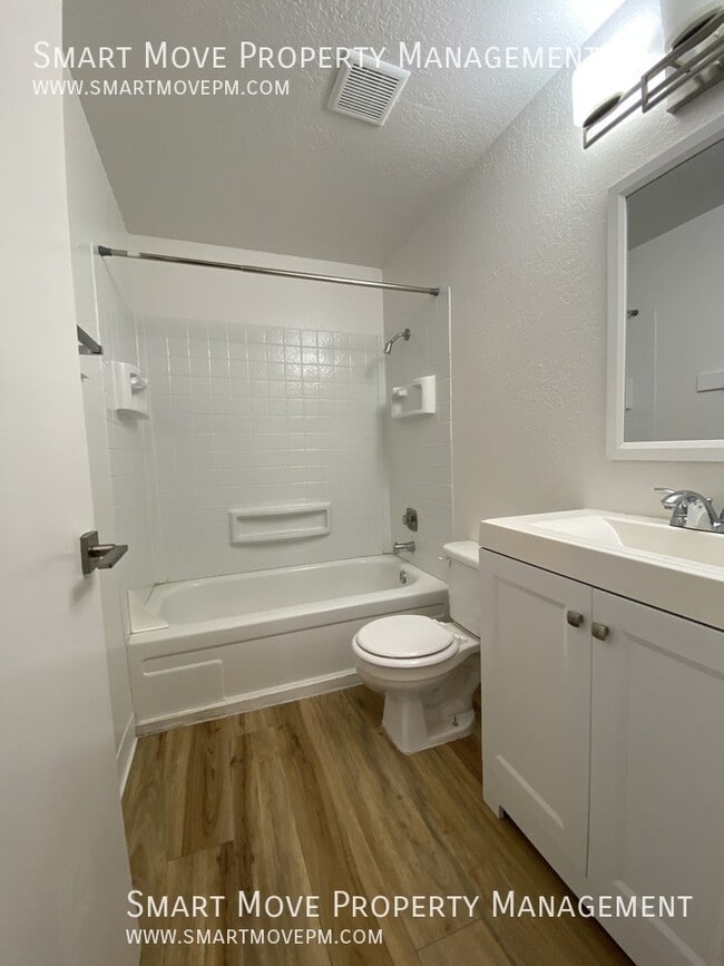 Building Photo - 2557 W Targee-
